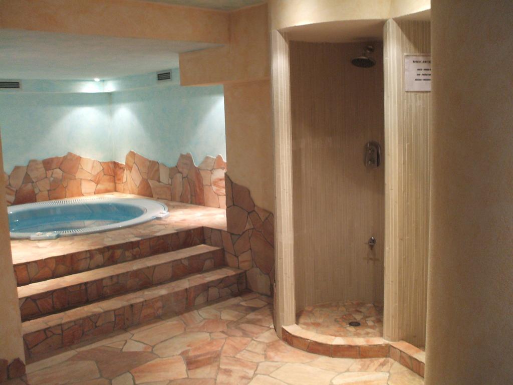 Albergo Garnì Costa Verde Bocenago Exterior foto