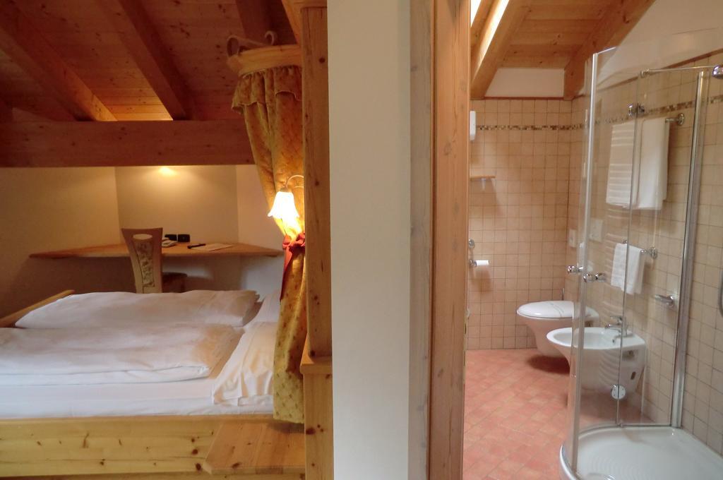 Albergo Garnì Costa Verde Bocenago Zimmer foto