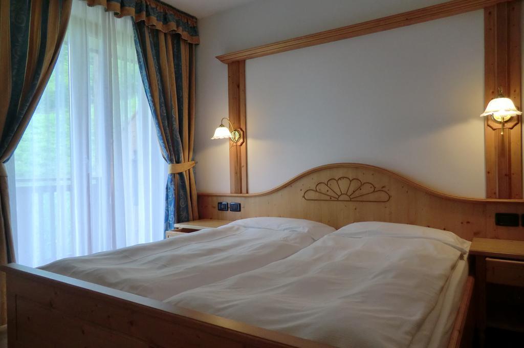 Albergo Garnì Costa Verde Bocenago Zimmer foto